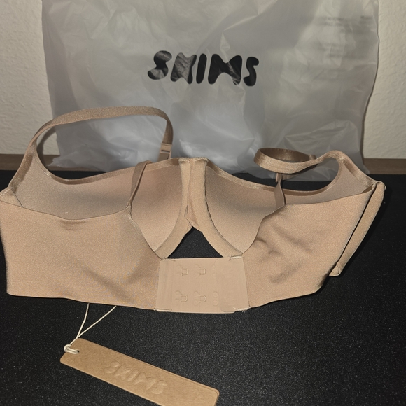 SKIMS Tan Bra - Picture 7 of 7